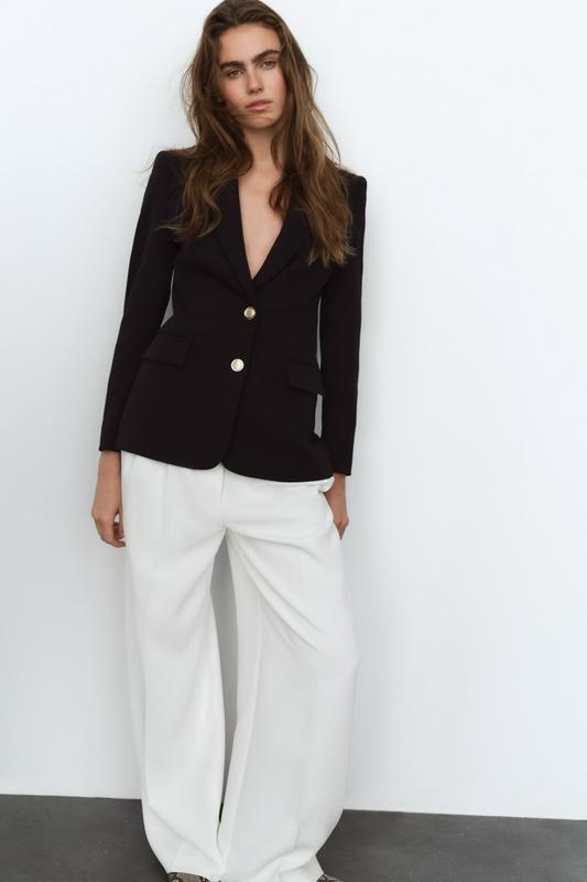 FITTED BLAZER WITH SHOULDER PADS