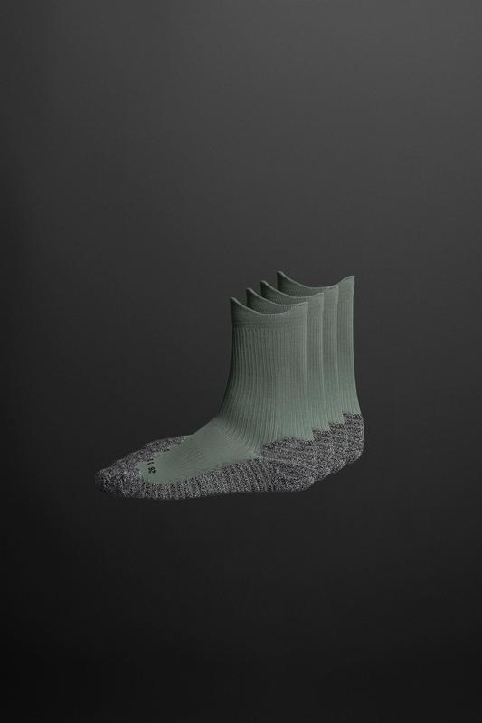 2-PACK OF SEAMLESS SOCKS