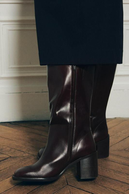 LEATHER ANKLE BOOTS WITH SQUARE TOE